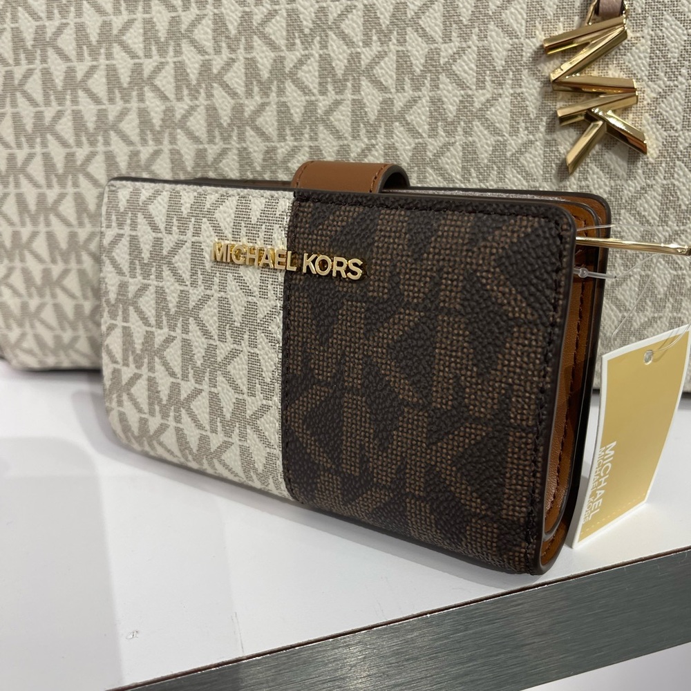 MICHAEL KORS Jet Set Medium Zip CN Two-Tone Logo Bifold Wallet
Brown Multi
NWT - Picture 13 of 16